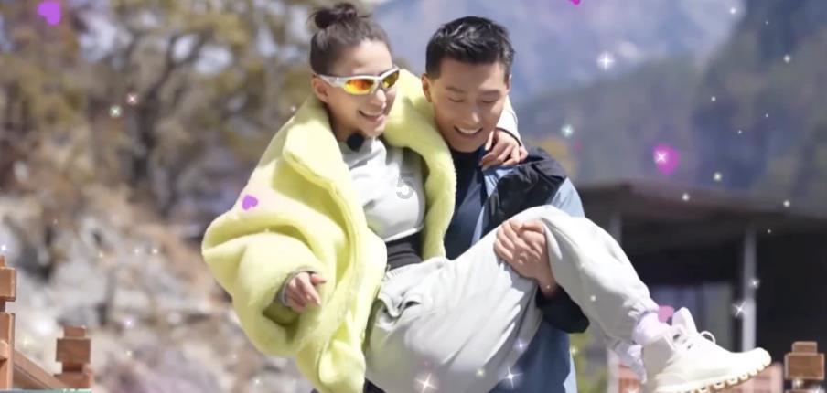 非洲人吃辣条和老干妈的方式,网友直呼:受不,真的太奢侈了
