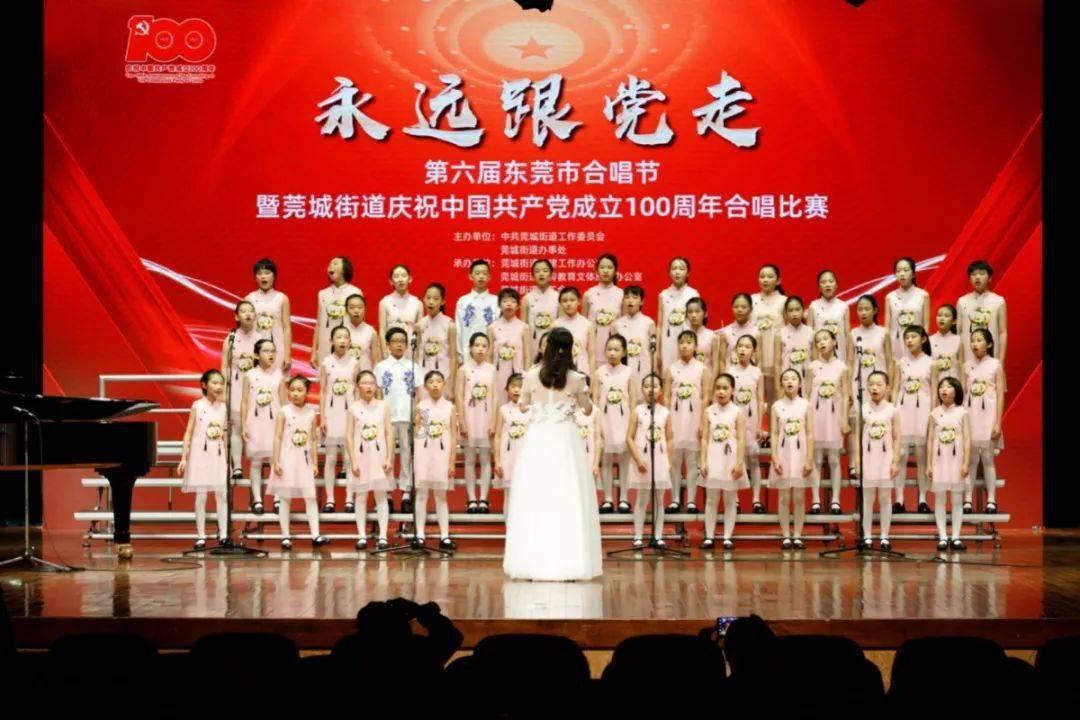 琳娜整理房间