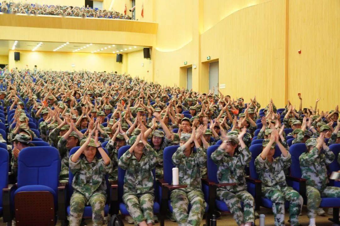 纵览·新春走基层｜走近春运“守护人”——我在机场“推飞机”