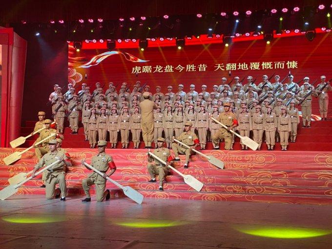 6岁男孩嘴叼筷子不慎摔倒，筷子直插入嘴，家长是否看护不当？游戏画面