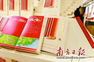 可爱小猫向上跳