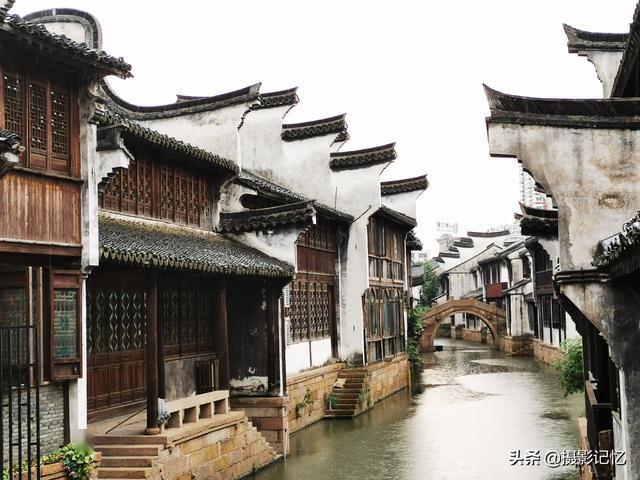 揭秘李思思离开央视:豪门婚姻破碎还是真爱抱憾?